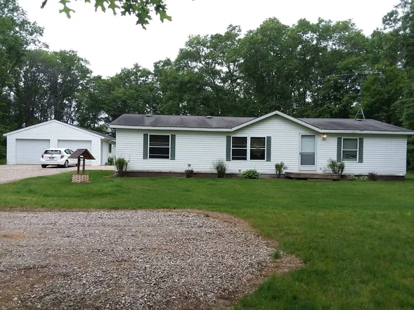 915 220th Ave, Morley, MI 49336