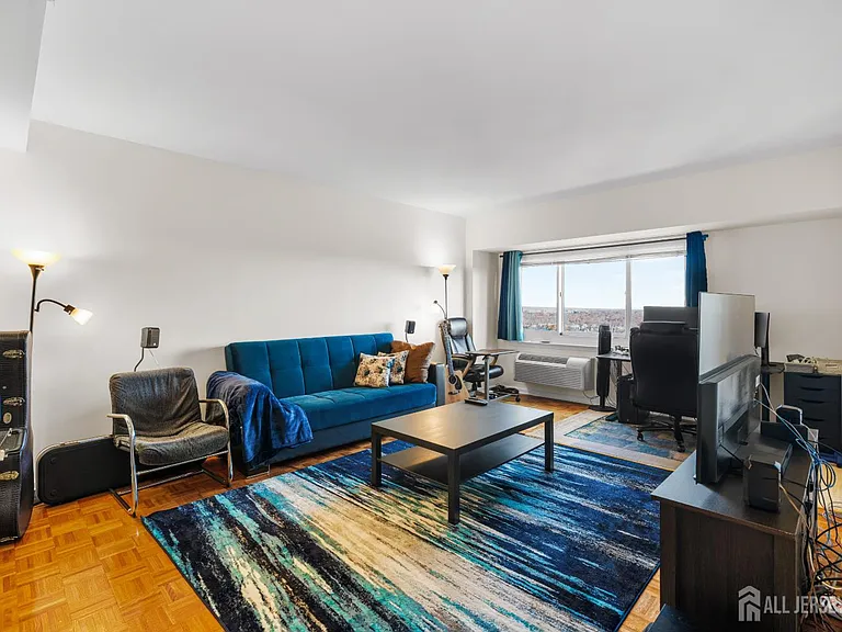 110 Somerset St #2205 — Photo 10