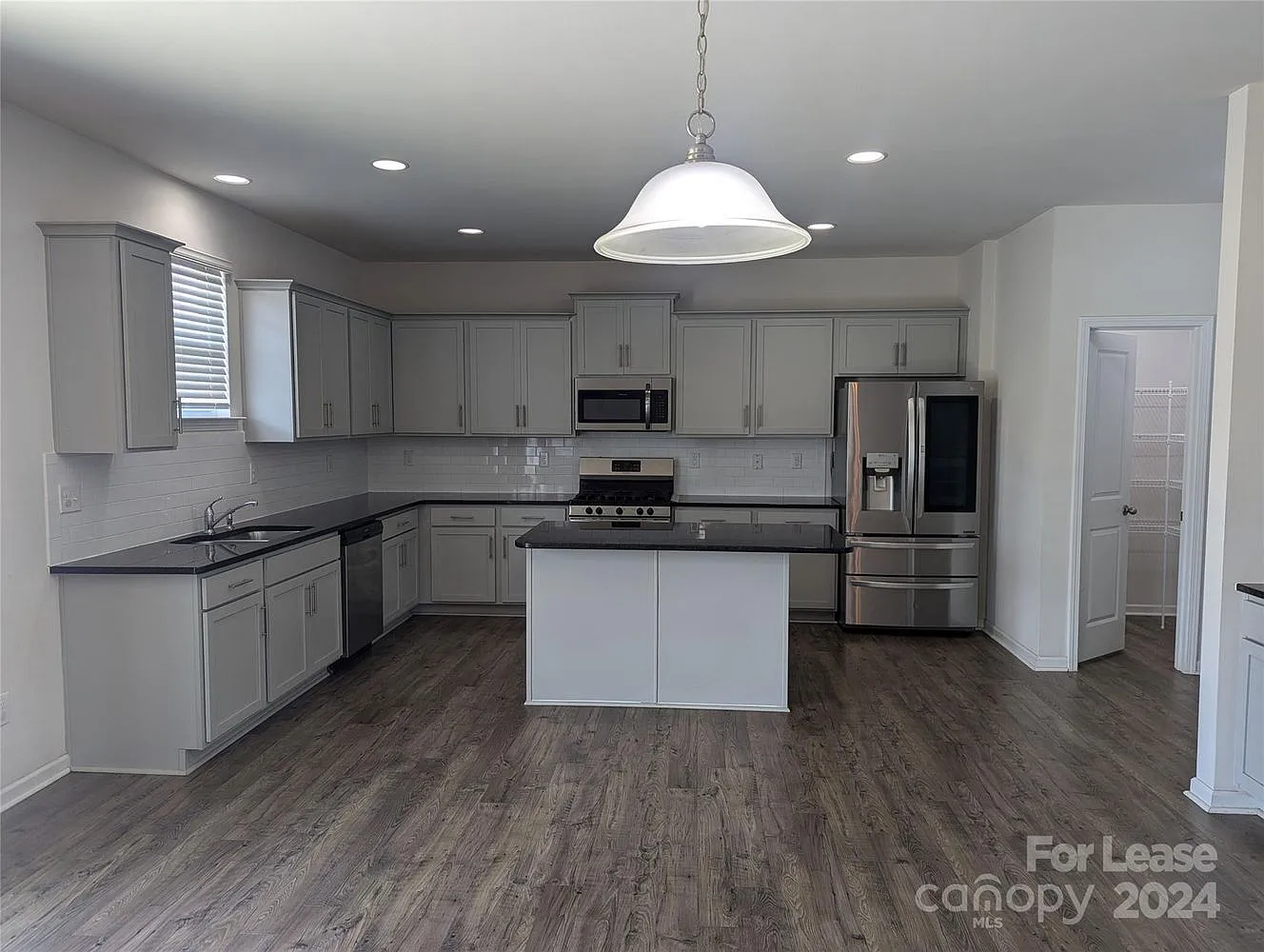 4 bed, 3.5 bath, 3144 sqft, $2,750 — Photo 1