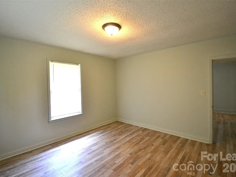 1208 Grace Ave — Photo 16