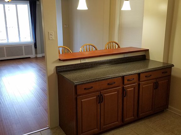 Kitchen/Breakfast Bar