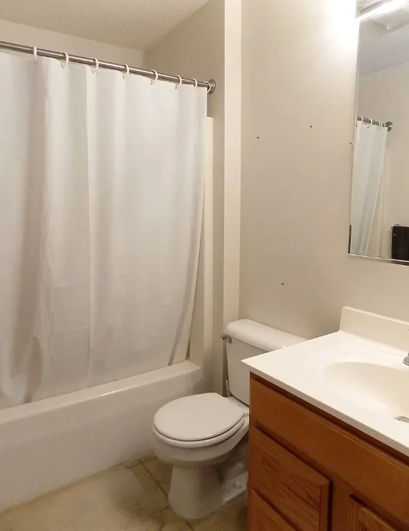 Landmark Square Apartments — Photo 4