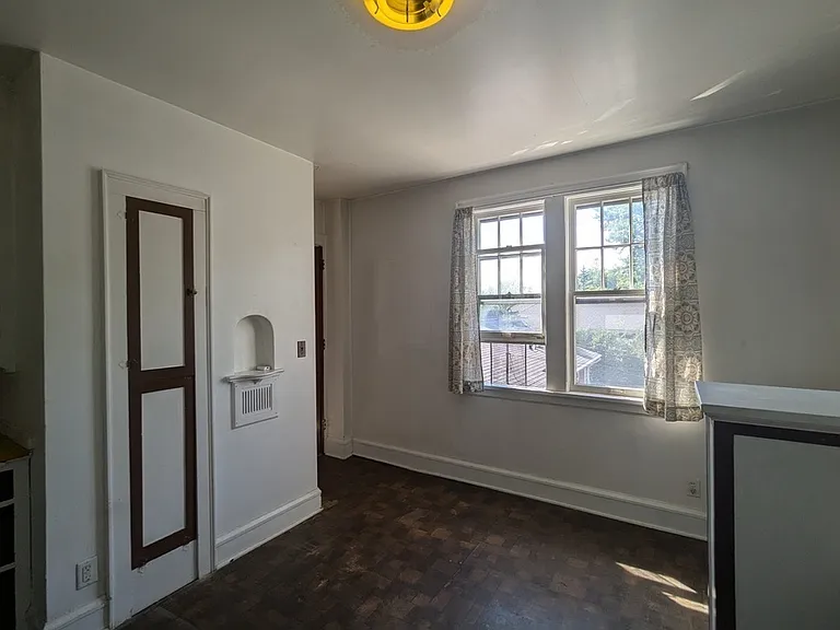509 E 7th St #F — Photo 6