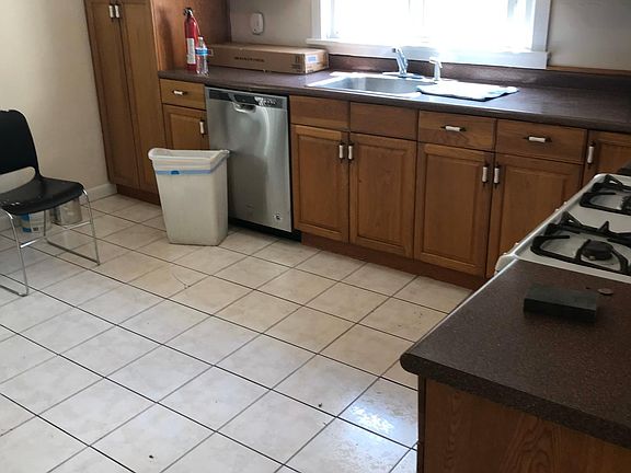 4th image of 187 Gilbert Ave #1
