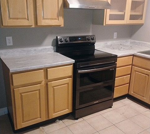 Kitchen 2 (new electric stove / range)