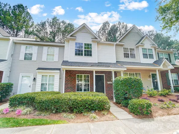 10158 Forest Landing Dr, Charlotte, NC 28213