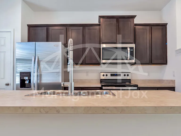 8335 Asteroid St — Photo 3