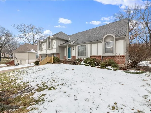 10215 Long St, Lenexa, KS 66215