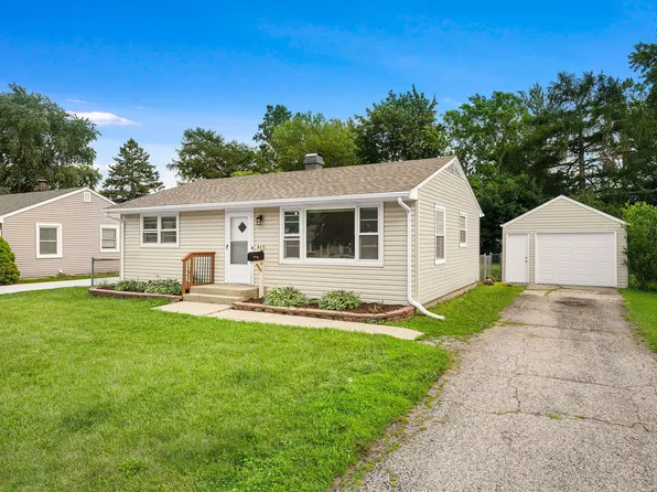 415 Alma Ter, Cary, IL 60013