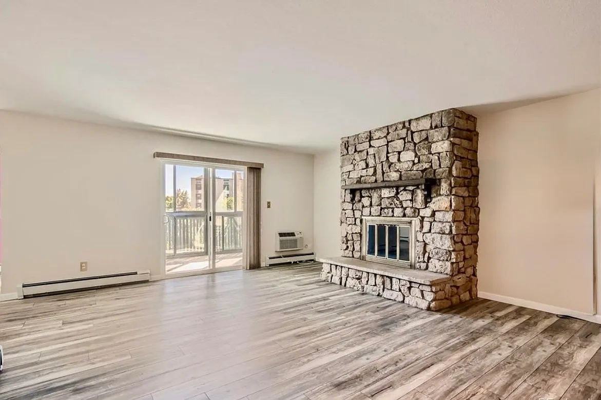 2 bed, 1300 sqft, $2,500 — Photo 1
