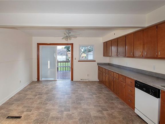 3rd image of 15601 Susan Dr