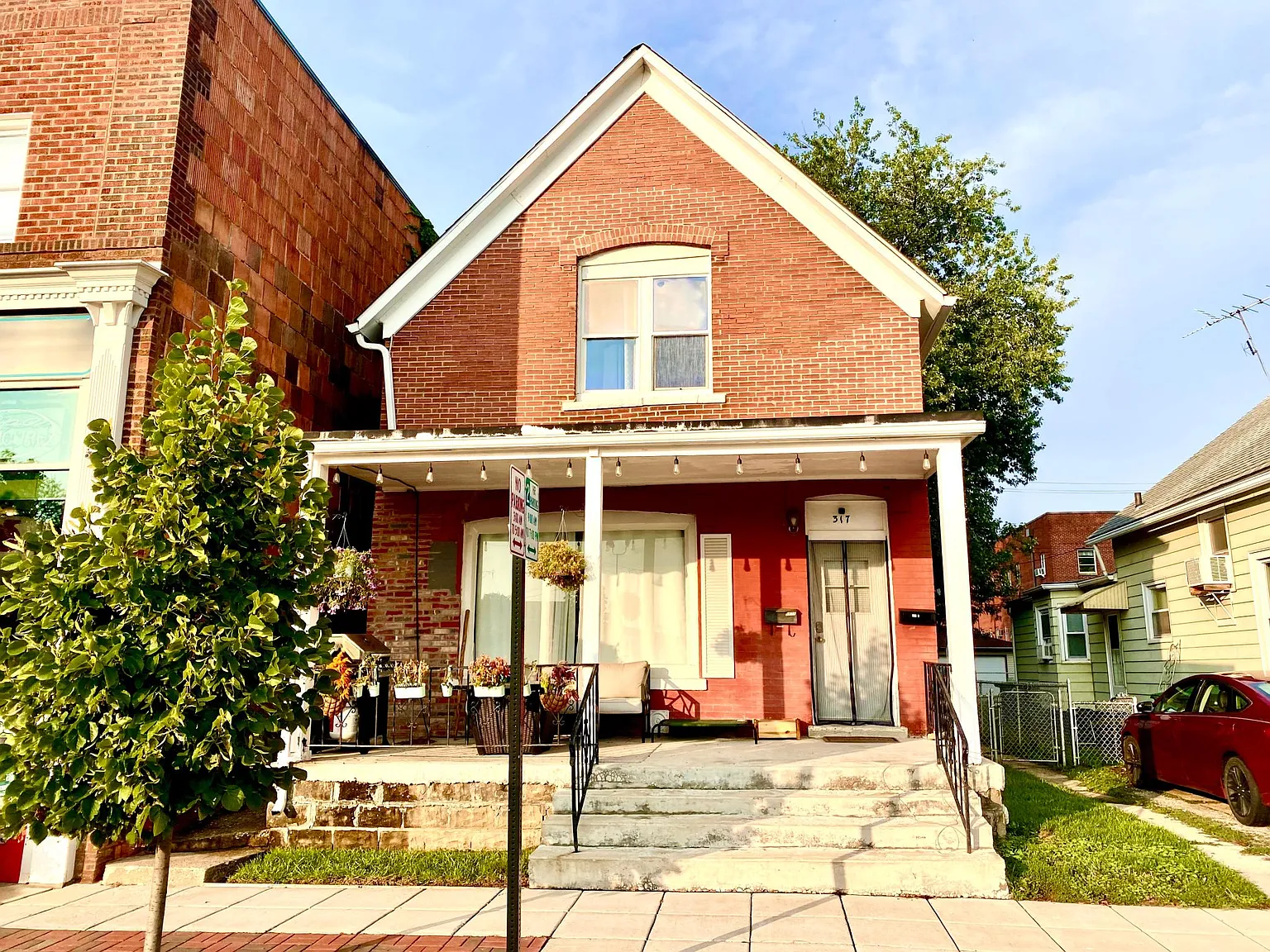 317 Center St — Photo 2