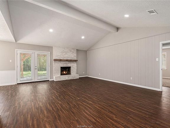 3rd image of 1814 Laura Ln