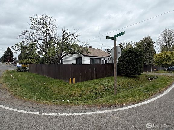 3rd image of 656 SW 149th St
