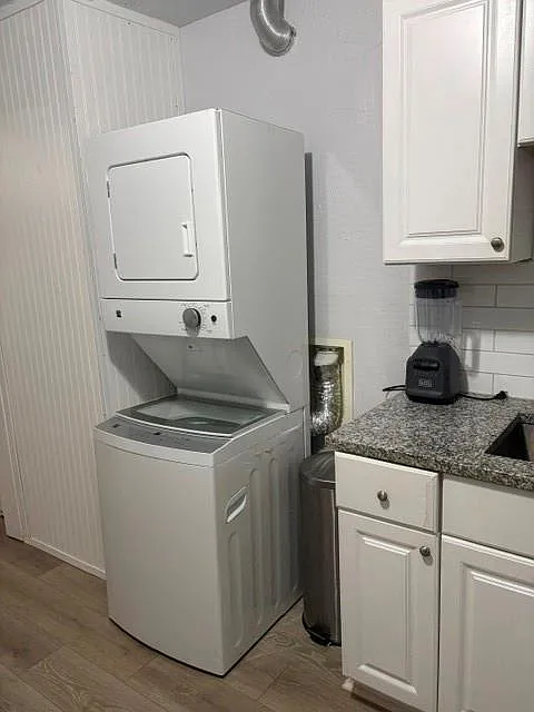 2 bed, 1.0 bath, 950 sqft, $1,100 — Photo 3