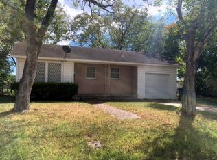 1707 E Guadalupe St, Victoria, TX 77901