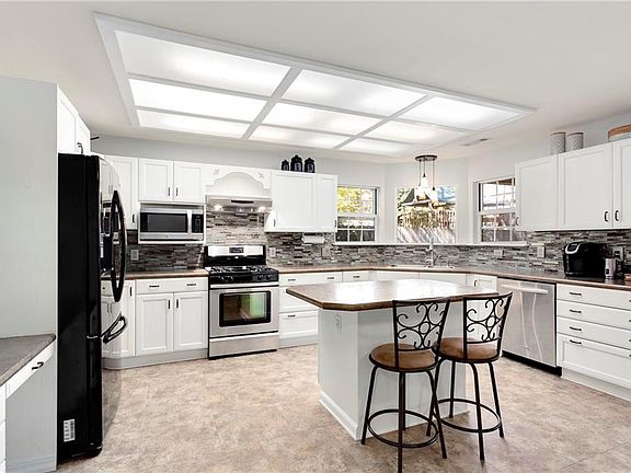 5th image of 2832 N Boxwood Dr