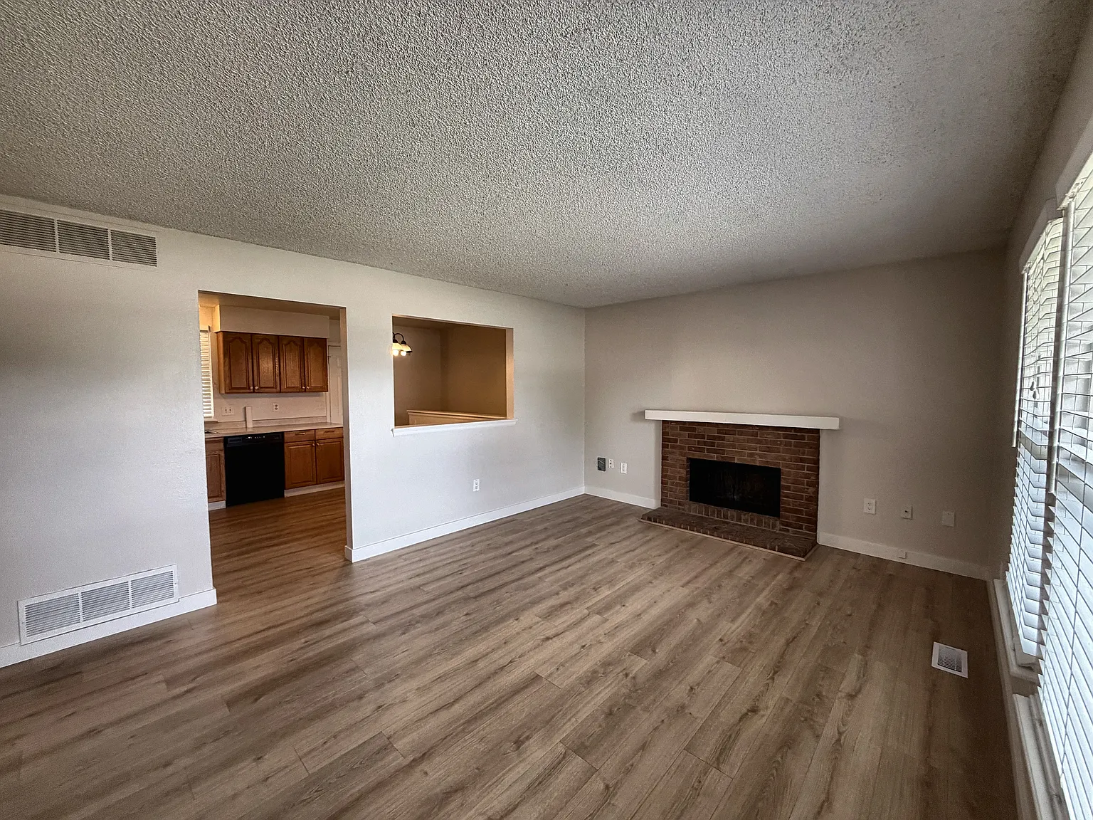 4 bed, 1920 sqft, $2,775 — Photo 4