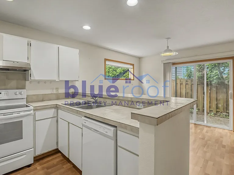 520-522 SW 150th Ave #522 — Photo 7