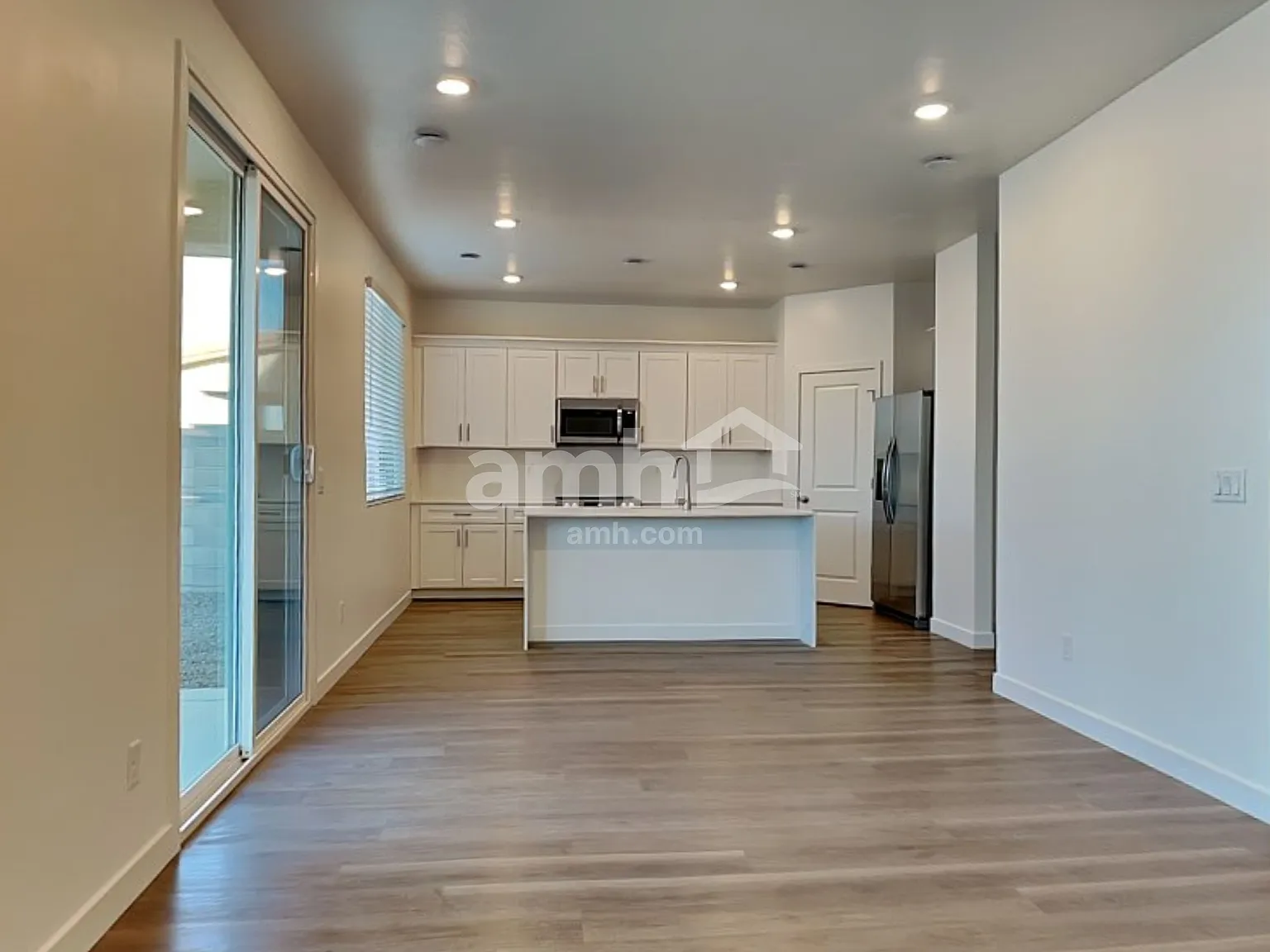 3 bed, 2.5 bath, 1978 sqft, $2,250 — Photo 4