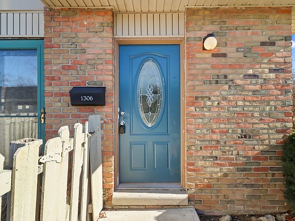 2nd image of 1306 Tishman Ln #1306