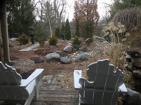 4th image of 460 Empire Dr SE