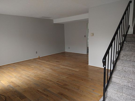 2nd image of 1925 Thornhill Dr