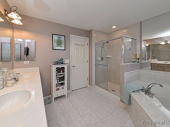 5th image of 261 Carlton Mews Ct
