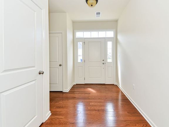 3rd image of 22558 Cambridgeport Sq