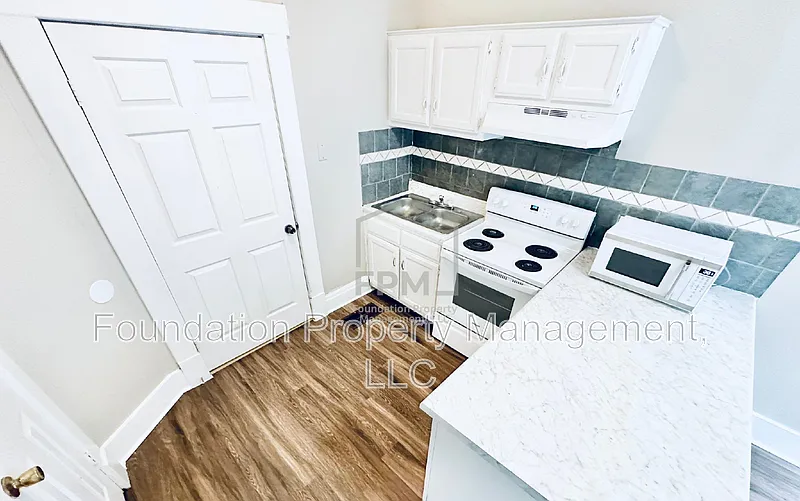 1 bed, 1.0 bath, 684 sqft, $895 — Photo 3
