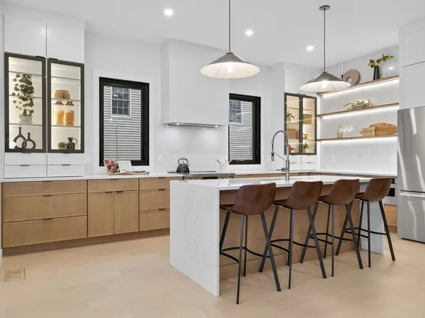 10 Crescent St #2, West Newton, MA 02465