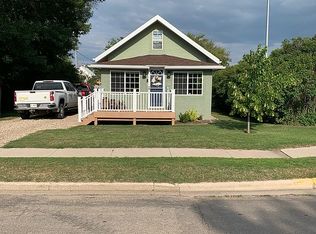 537 1st St SE, Stanley, ND 58784