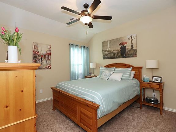 Another of the 3 secondary bedrooms...