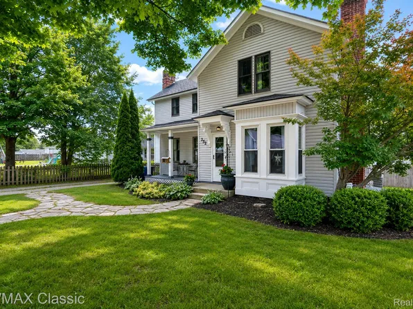 352 Meribah St, Highland, MI 48356