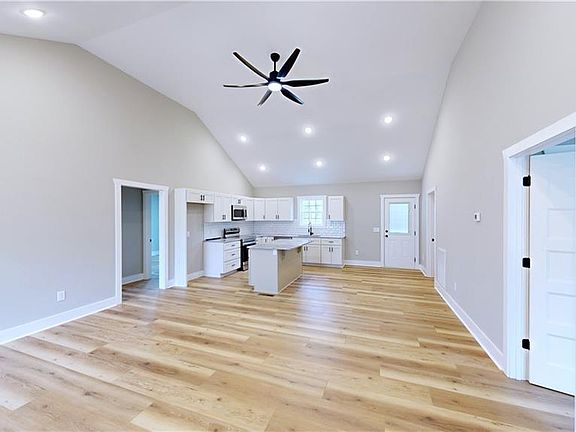 2nd image of 6 Clover Ln