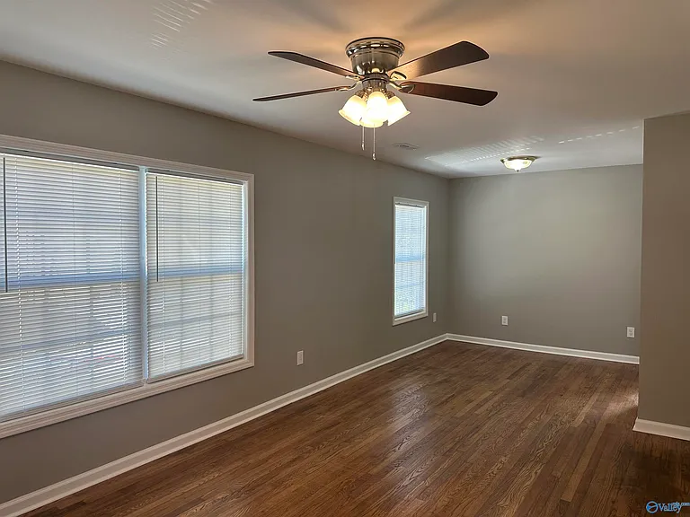 3111 Hale Dr SW — Photo 3