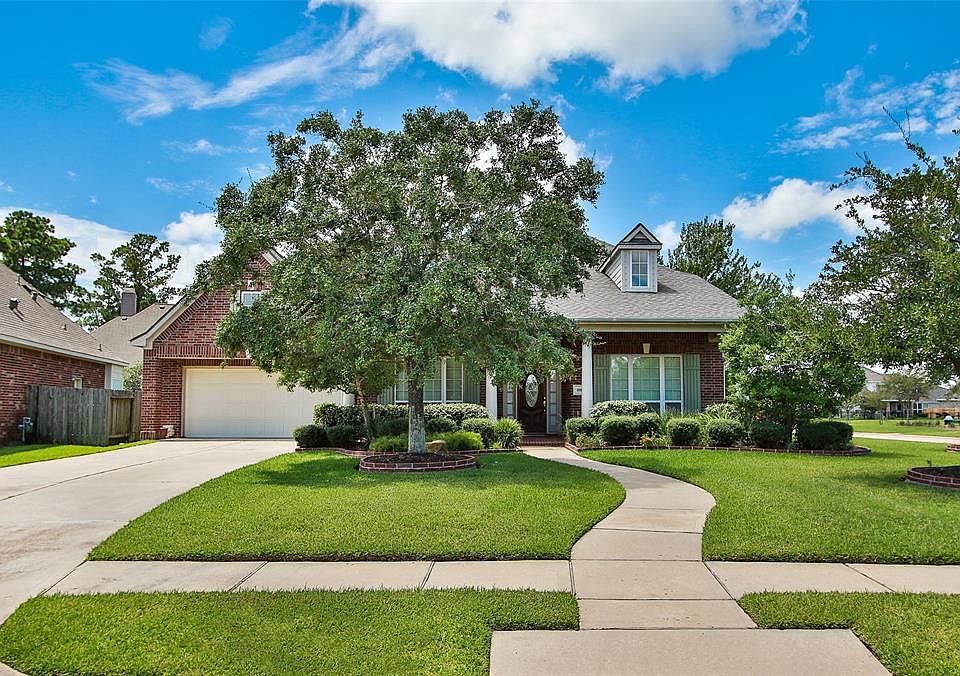 Welcome home to 18819 Fortrose Garden Court on a cul-de-sac street with water views.