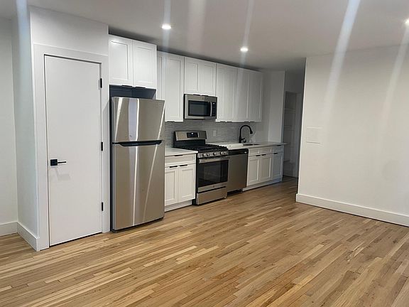5th image of 220 Franklin Pl APT 6