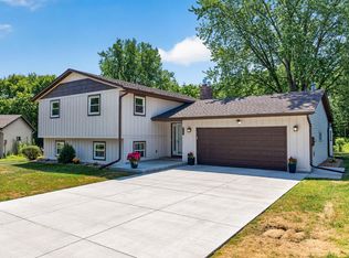 460 Hawes Ave, Vadnais Heights, MN 55127