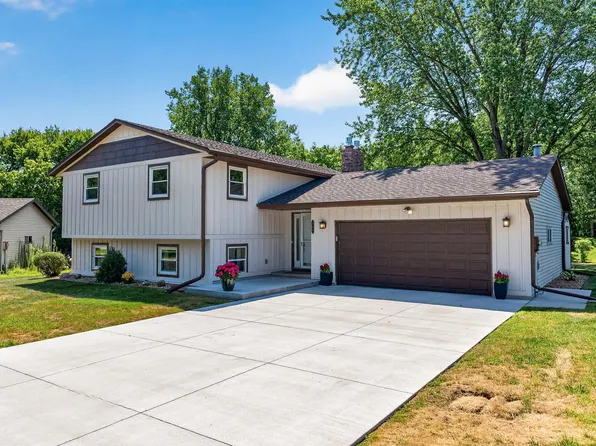 460 Hawes Ave, Vadnais Heights, MN 55127