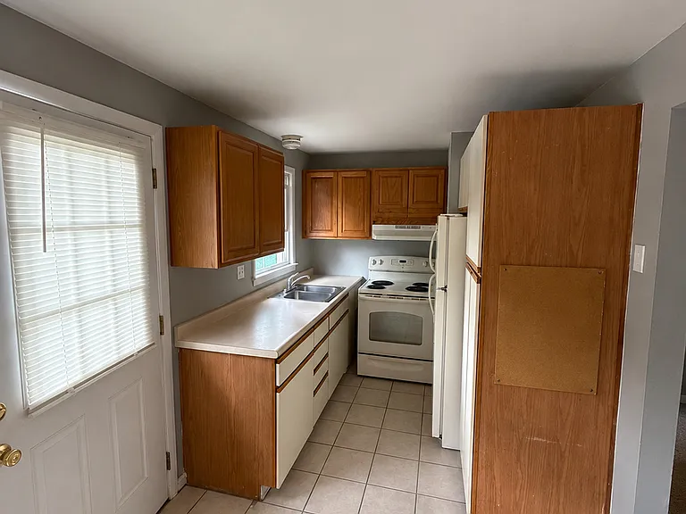 144 E Main St #24D — Photo 2