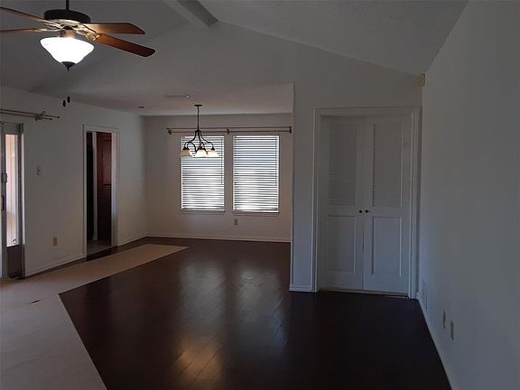 4th image of 228 Heather Glen Dr