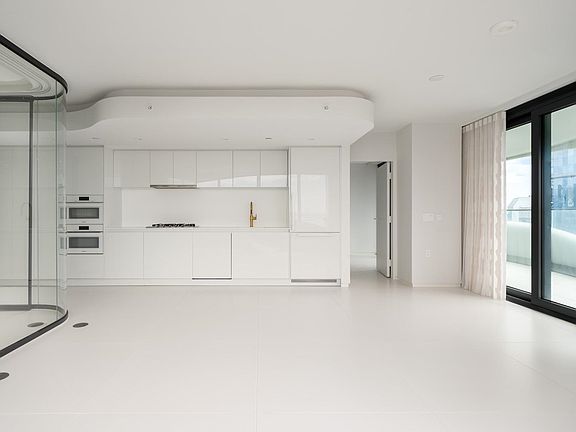 5th image of 1033 Nelson St #2403