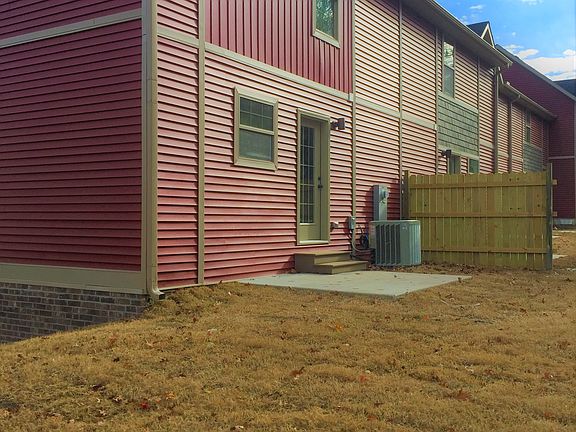 3rd image of 209 S Rolling Woods Way