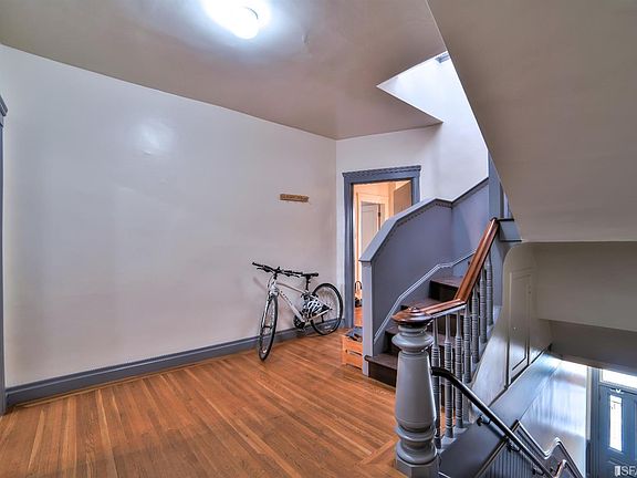 3rd image of 1304 Valencia St