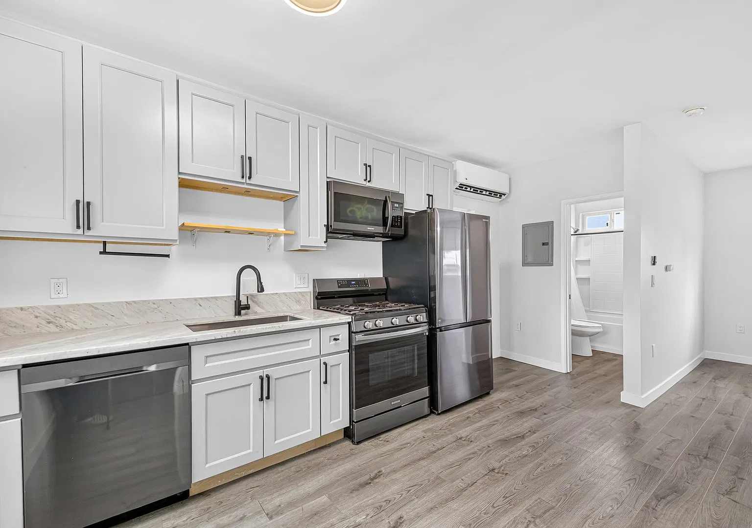 15301 Prairie Avenue — Photo 2