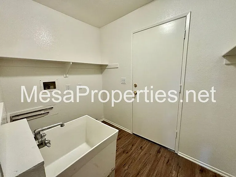 14390 Hillsborough Dr — Photo 24