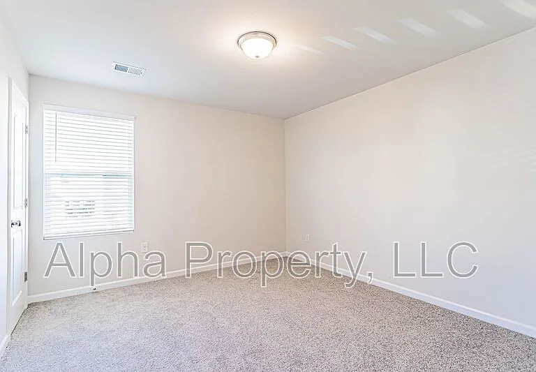 207 Long Grove Ln — Photo 17