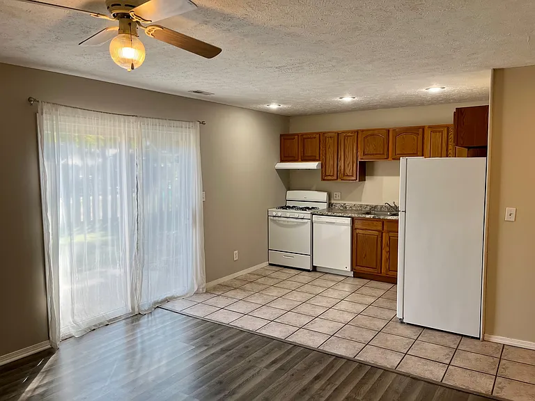 102 W Lincoln St #3 — Photo 4