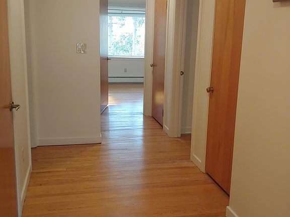 3rd image of 914 Crawford Ave